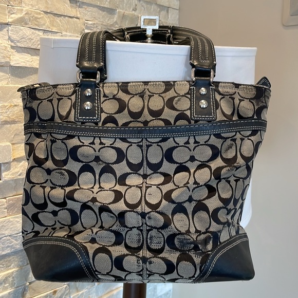 Authentic Coach Purse - Picture 6 of 9